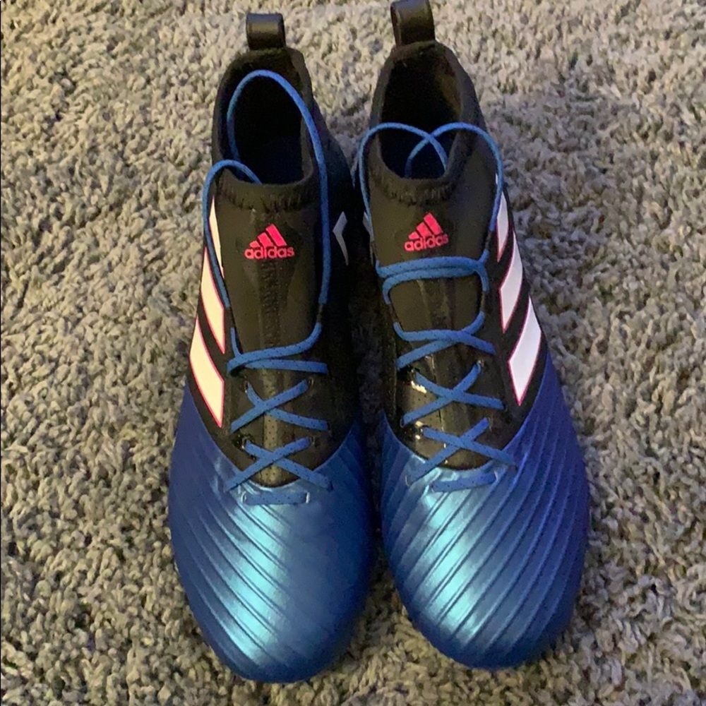 Soccer cleats